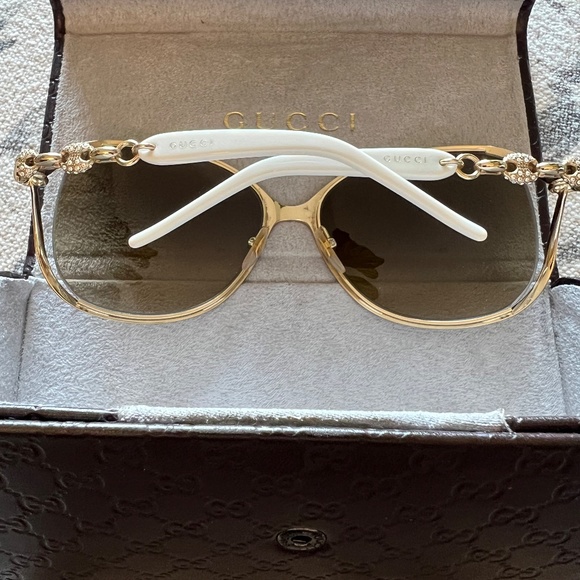 Gucci Gold Chain studded link Sunglasses..... - Picture 3 of 4